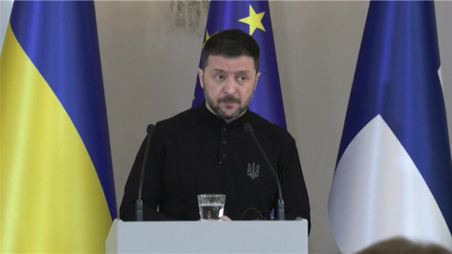 Le président ukrainien Volodymyr Zelensky a annoncé qu'il parlerait mercredi à Donald Trump, au lendemain d'un appel entre le président américain et Vladimir Poutine ayant abouti à une trêve bien plus limitée que celle que Washington réclamait et que Kiev avait acceptée.