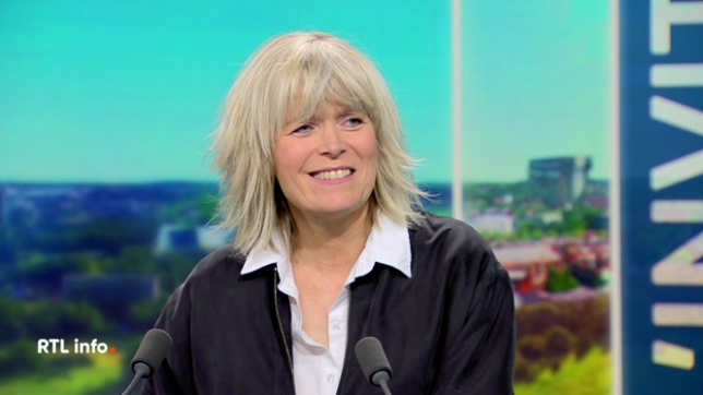 Barbara Duriau présente son livre A perte de vues, dans lequel elle raconte son expérience liée à la création du groupe Facebook View from my window pendant le confinement. Ce groupe connaît alors un succès rapide qui devient difficile à gérer.