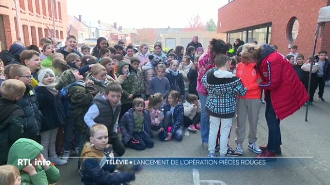 La tirelire de l'opération Pièces Rouges est mise à l'honneur aujourd'hui. Elle a déjà permis de récolter plus de 2 millions d'euros en faveur de la recherche. De nombreuses écoles y participent, notamment à Spontin et Beauraing.
