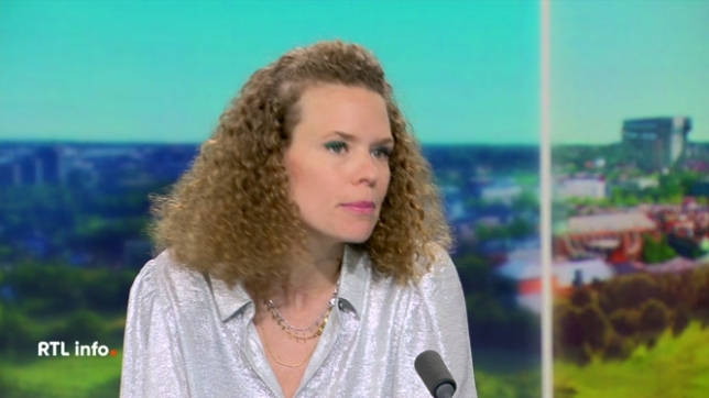 On retrouve en plateau Julie Frère, porte-parole de Testachats, pour présenter l'enquête concernant les compléments alimentaires amaigrissants qui ont beaucoup de succès notamment grâce à la publicité sur les réseaux sociaux.