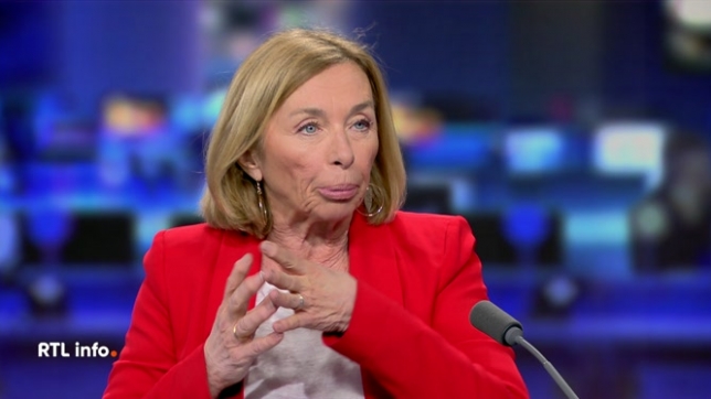 Les prisons belges comptent un nombre record de 13.013 détenus dont 267 dorment à terre. À noter encore que 3.400 détenus devant purger des peines de courte durée sont sur liste d'attente en raison du manque de places. Et 713 condamnés ont quitté la prison plus tôt que prévu pour faire de la place.