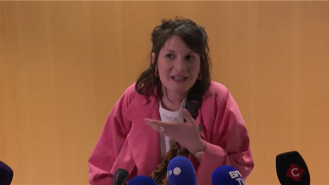 Au troisième jour du procès de Gérard Depardieu pour agressions sexuelles, l'acteur français et Sarah, la seconde plaignante, ont livré mercredi des versions différentes. Les avocats s'expriment.