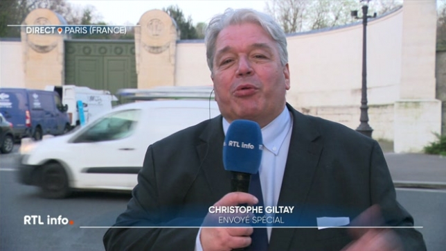 Christophe Giltay fait le point après les funérailles de l'actrice belge Emilie Dequenne célébrées au cimetière du Père-Lachaise à Paris. De nombreuses personnalités du cinéma sont venues dire au revoir à la Rosetta des frères Dardenne assis au 1er rang aux côtés de la famille.