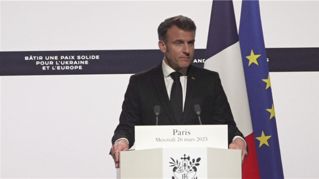 Emmanuel Macron annonce, aux côtés de son homologue ukrainien Volodomyr Zelensky, une aide militaire supplémentaire de deux milliards d'euros pour l'Ukraine.