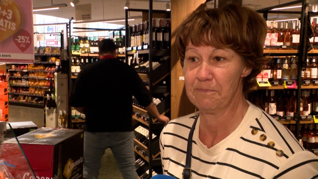 Une cliente d'un magasin