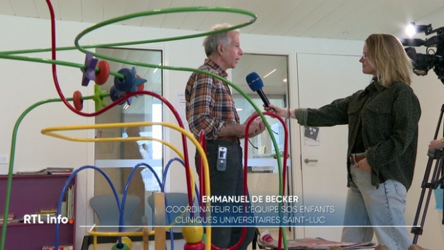 Une plainte déposée par plusieurs parents et trois puéricultrices accuse la directrice d'une crèche bruxelloise de maltraitance. L'Office de la naissance et de l'enfance  confirme avoir effectué des contrôles l'an dernier. La Ligue des familles met en doute l'efficacité de ces inspections.