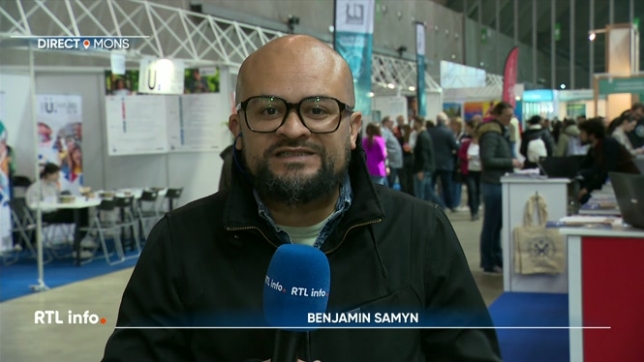 En direct du salon SIEP de Mons, Benjamin Samyn fait le point sur les diplômes possibles. 50,7% des jeunes de 25 à 34 ans ont un diplôme de l'enseignement supérieur, et il y a plus de femmes diplômées que d'hommes.