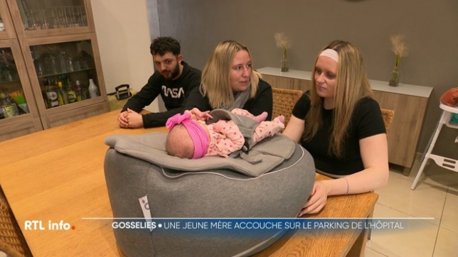 La famille de la jeune mère, qui a dû accoucher dans une voiture, dénonce des manquements et a déposé plainte. La femme enceinte s'est présentée en pleine nuit à l'hôpital de Gosselies, mais a dû attendre de longues minutes avant d'être prise en charge.