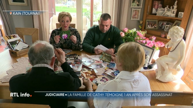 Il y a un an à Tournai, Cathy Dubois, 46 ans, a été agressée et tuée alors qu'elle fermait son restaurant. Un suspect a été rapidement arrêté. La famille de Cathy apporte un témoignage poignant. Elle participera d'ailleurs à une reconstitution, car elle souhaite éclaircir plusieurs zones d'ombre.