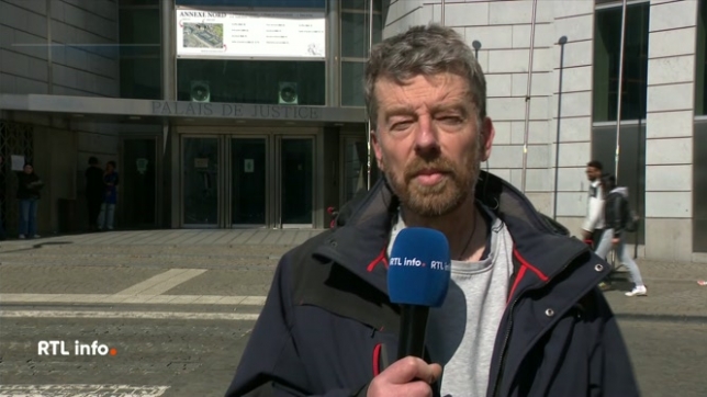 L'automobiliste a renversé deux délégués de la CSC lundi matin à Thimister-Clermont, lors de la grève générale. Il a forcé un barrage avec son pick-up, blessant les grévistes. L'homme a été interpellé, entendu par la police et relâché. L'enquête se poursuit. Le point en direct avec Vincent Jamoulle.