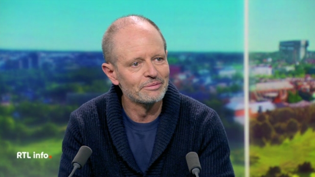 Le roman met en scène son héros Martin Servaz, confronté à un ennemi juré, Julian Hirtman, et des meurtres inexpliqués.