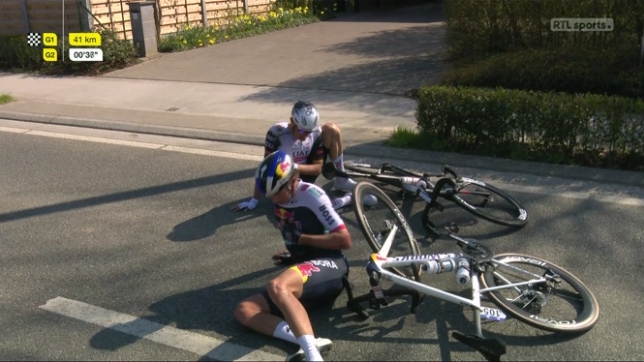 À Travers la Flandre: plusieurs coureurs victimes d'une nouvelle chute