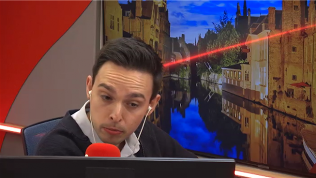 Un nouveau type de contrat d’énergie débarque bientôt chez nous : le tarif dynamique. Il s’adressera aux clients qui ont un compteur intelligent, donc qui communique en temps réel. Pour l’instant, nous avons le choix entre le tarif fixe : qui ne bouge pas pendant un an et le tarif variable qui varie tous les mois ou tous les trimestres en fonction du marché. Avec le tarif dynamique, les prix varient tout le temps. Et ils sont directement influencés par les cours de la bourse.