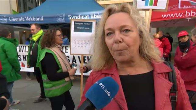 Une partie du personnel de BNP Paribas Fortis est en grève jeudi pour protester contre le transfert de 600 employés vers Accenture. Selon le Setca, la mobilisation est largement suivie, avec plus de 1.000 travailleurs solidaires. La grève touche plusieurs sites du Client Service Center, notamment à Bruxelles, Anvers et Liège.