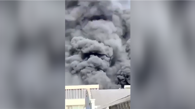 Un incendie important s'est déclaré ce jeudi midi dans la commune flamande de Hal. Le feu a pris au niveau des panneaux solaires d'une école.
