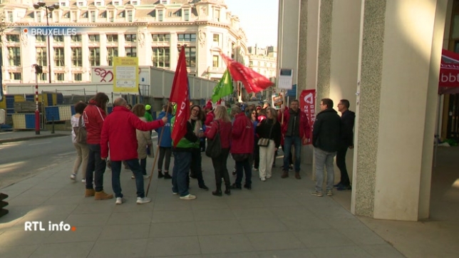 Ils s'opposent au projet de la direction de transférer près de 600 employés vers une société externe. Concrètement, le siège social de Bruxelles et les sites d'Anvers, Louvain, Gand, Liège et Charleroi étaient concernés.