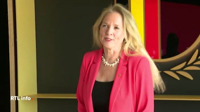 A 57 ans, elle s'est dite très honorée d'occuper ce poste. Elle est la deuxième Belge à siéger au Conseil de la FIFA.