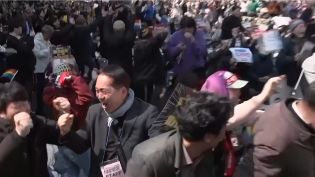 Scènes de liesse en Corée du Sud après la destitution du président Yoon Suk Yeol