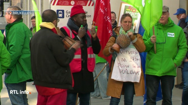 Le tribunal de l'entreprise francophone de Bruxelles a rejeté la demande d'un millier de petits actionnaires de Fortis qui contestaient la vente de Fortis Banque à BNP Paribas. Les plaignants réclamaient 10,8 milliards d'euros de dédommagement et la nullité de la vente.