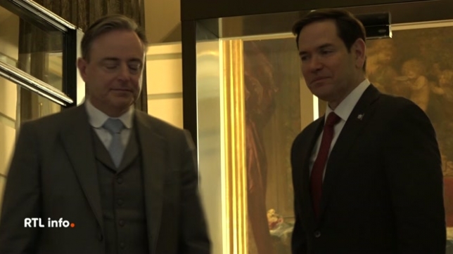 Le premier ministre et le chef de la diplomatie américaine ont abordé plusieurs points lors de leur rencontre au 16, rue de la Loi à Bruxelles. Evidemment les nouveaux droits de douane annoncés par Donald Trump. Bart De Wever a dit regretter le différend commercial entre les USA et l'Europe.