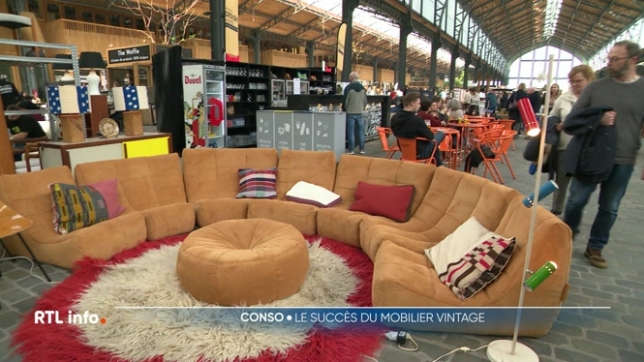 Ils ont parfois 50 ans et plus, et après un petit relooking, ils sont à nouveau tendance : les meubles vintage. Ils attirent de plus en plus de clients qui n'hésitent pas à se rendre dans des foires ou des expositions pour trouver leur coup de coeur. Peut-on y faire de bonnes affaires ?