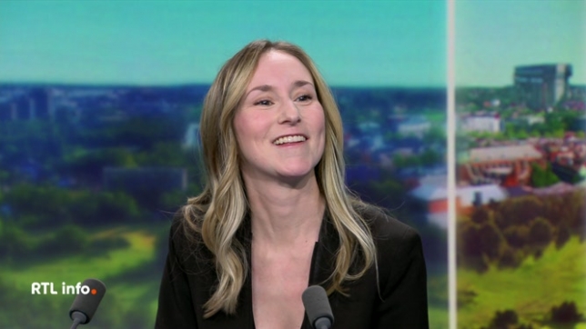 Maurane Crespin, auteure du livre à succès Les pâtes c'est vraiment la vie, présente son second ouvrage. Elle parle de son amour pour les pâtes, des recettes faciles et revisitées, et répond à un quizz sur la cuisson des pâtes. Découvrez tous ses secrets culinaires !