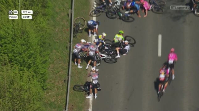 Tour des Flandres: van der Poel chute, Tim Wellens semble s'être fait mal