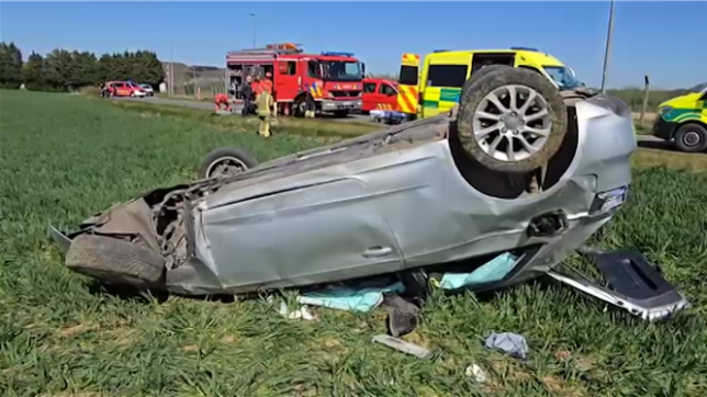 Un automobiliste perd le contrôle de son véhicule à Leernes et se retrouve dans un champ