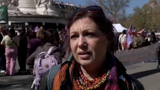 Marine Le Pen a joué, elle a perdu: des militants de gauche défilent contre l'extrême droite à Paris