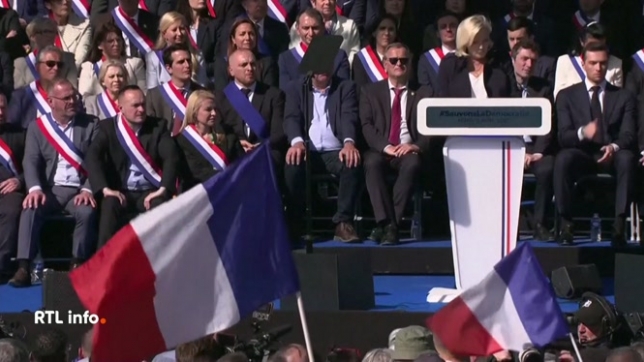 Rassemblement en soutien à Marine Le Pen à Paris
