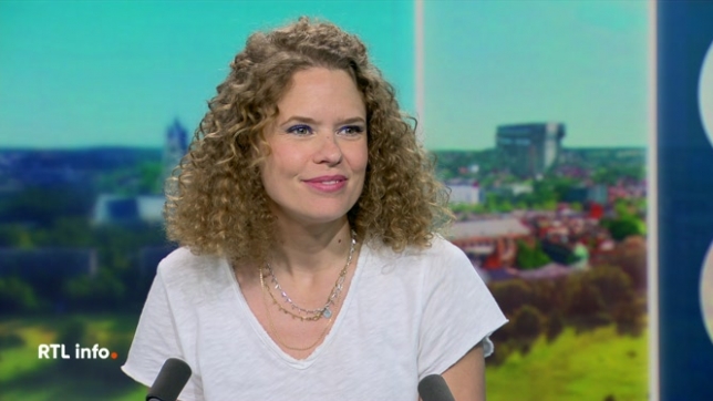 La Commission européenne a proposé de remplacer la notice papier des médicaments par une version numérique. Cette mesure suscite des préoccupations en Belgique, notamment en raison de ses effets pervers. Testachats appelle le gouvernement à intervenir. Explications avec Julie Frère.