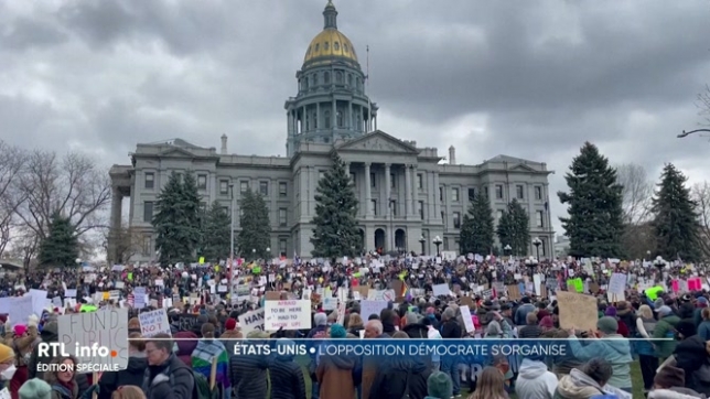 De plus en plus d'Américains se mobilisent contre Donald Trump