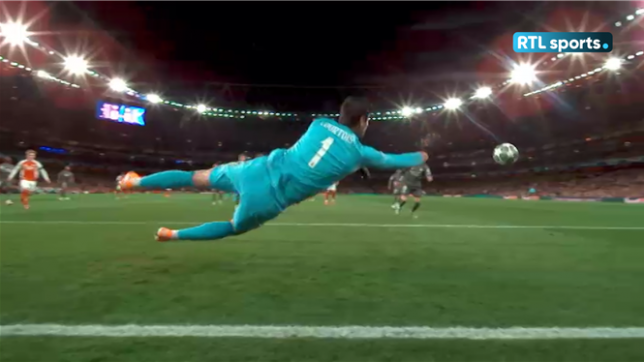 Le Belge a réalisé un double arrêt de classe mondiale.