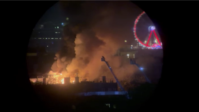 Incendie à Jette: la fumée visible depuis des kilomètres.