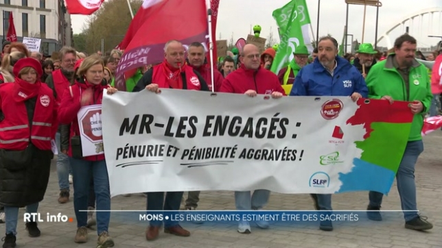 Débutées lundi, les actions de grève tournantes touchent le Hainant ce jeudi. Avec en point d'orgue le carnaval des sacrifiés organisé dans les rues de Mons. Les enseignants protestent contre les mesures du gouvernement de la Fédération Wallonie-Bruxelles et expriment des craintes pour l'avenir.