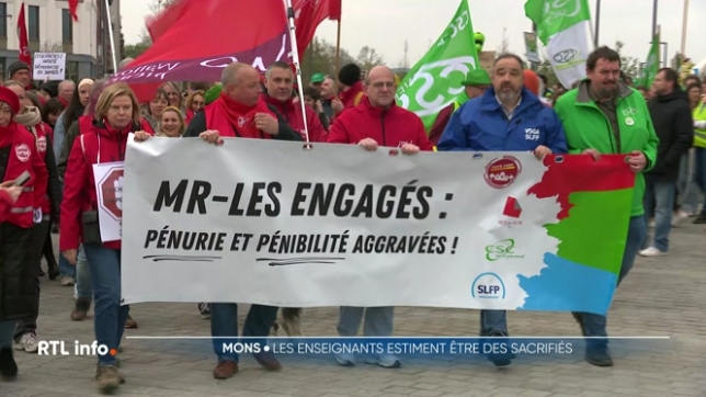 Débutées lundi, les actions de grève tournantes ont touché le Hainaut ce jeudi. Avec en point d'orgue le carnaval des sacrifiés organisé à Mons. Les enseignants ont protesté contre les mesures du gouvernement de la Fédération Wallonie-Bruxelles et expriment des craintes pour l'avenir.