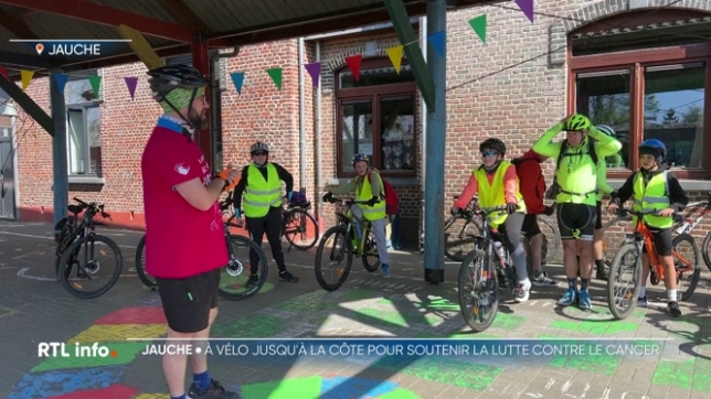 Depuis 23 ans, l'école soutient la lutte contre le cancer à travers diverses activités au profit d'une ASBL Cap Espérance, qui soutient les enfants atteints du cancer, à l'hôpital du Mont Légia à Liège. Point d'orgue de l'opération, un projet vélo emmené par la classe de 6e primaire.