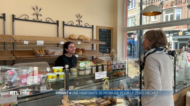 Depuis presque 6 mois dans sa commune, elle sensibilise les commerçants et les clients à mieux s'organiser. Par exemple, en faisant vos courses avec votre propre contenant.