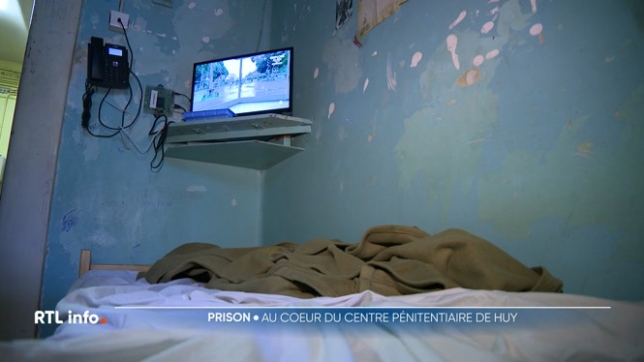 La directrice générale des établissements pénitentiaires lance un appel à l'aide au gouvernement. Il faut, dit-elle, trouver des solutions à la surpopulation carcérale. Pour nous le prouver, notre équipe a pu la suivre à l'intérieur de la prison de Huy.