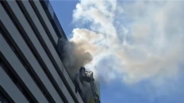 Deux étages d'un grand immeuble prennent feu à Marcinelle