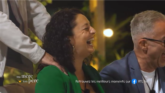 Pour pimenter la vie dans la villa, les enfants ont glissé leurs propres gages dans un jeu d’action ou vérité destiné aux parents. Résultat : des moments gênants, tendres, parfois drôles... et des débuts de romance.