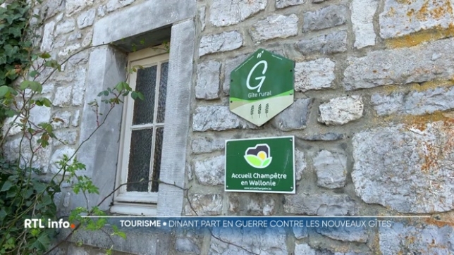 La Ville de Dinant a décidé d'un moratoire concernant l'ouverture de nouveaux gîtes sur la commune. Dans certains villages, une maison sur deux sert à l'accueil des touristes. Certaines communes ont déjà pris cette décision il y a plusieurs années, pour retrouver un certain équilibre.
