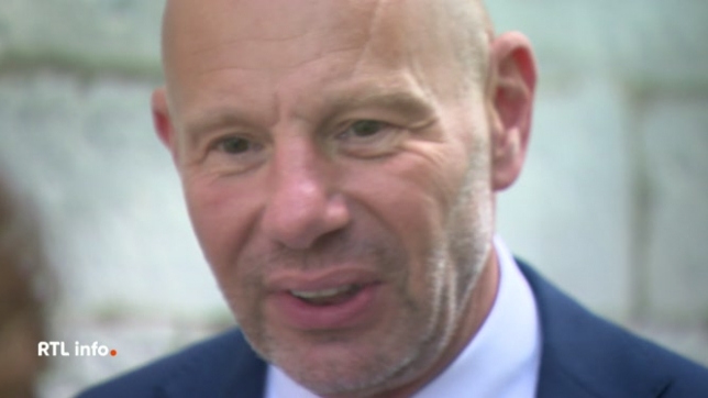 L'ancien greffier du Parlement wallon sera jugé par le tribunal correctionnel pour harcèlement moral au travail. Une enquête de trois ans porte sur 13 plaintes d'anciens fonctionnaires.