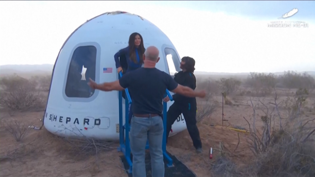 La célèbre chanteuse américaine Katy Perry a embarqué dans une fusée 100% féminine pour un bref voyage dans l'espace, une aventure proposée par le multimilliardaire Jeff Bezos et réservée à quelques privilégiés.