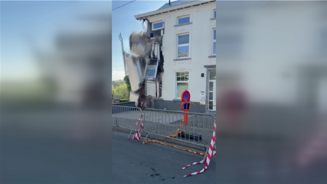 Ce lundi après-midi, un jeune couple a assisté, impuissant, à la démolition de sa maison après une série d'événements désastreux. Les ennuis ont commencé le samedi…