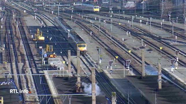 Nouvelle grève de 24h à la SNCB pour dénoncer les nouvelles mesures du gouvernement fédéral. Comme annoncé, 7 trains IC sur 10 roulent et 6 trains L et S sur 10. La situation reviendra à la normale dès demain matin sur l'ensemble du réseau.