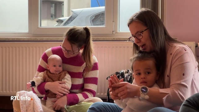 A Gembloux, dans la province de Namur, des ateliers bébé chanteur initient les enfants de 0 à 3 ans à la musique. Un moment complice en famille, entre comptines et découvertes. La relève de The Voice Belgique se préprare en couches-culottes !