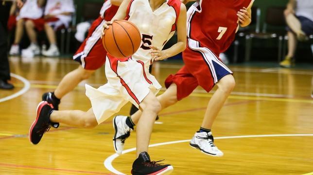 Les entraîneurs et encadrants de jeunes sportifs sont-ils assez surveillés ?