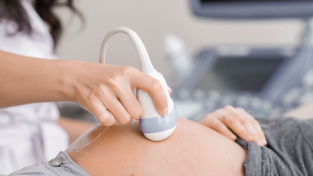 Choix de garder l'enfant ou d'avorter pour une mineure enceinte : selon la loi, qui doit décider ? 