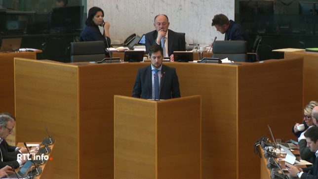 Le Ministre-président wallon Adrien Dolimont a prononcé un discours sur l'état de la Wallonie ce matin listant les forces et les faiblesses actuelles, ainsi que les défis du gouvernement. Un discours creux et sans objectifs chiffrés rétorque l'opposition.